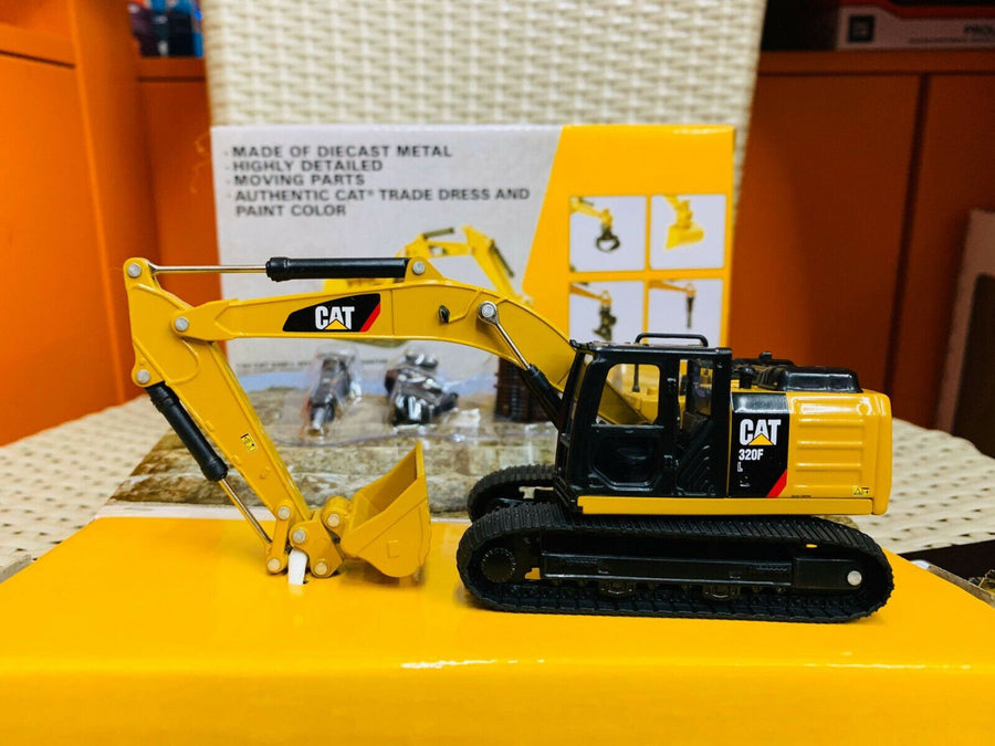 Excavadora Hidráulica 320F + 5 Herramientas De Trabajo Escala 1:64 - KATZER