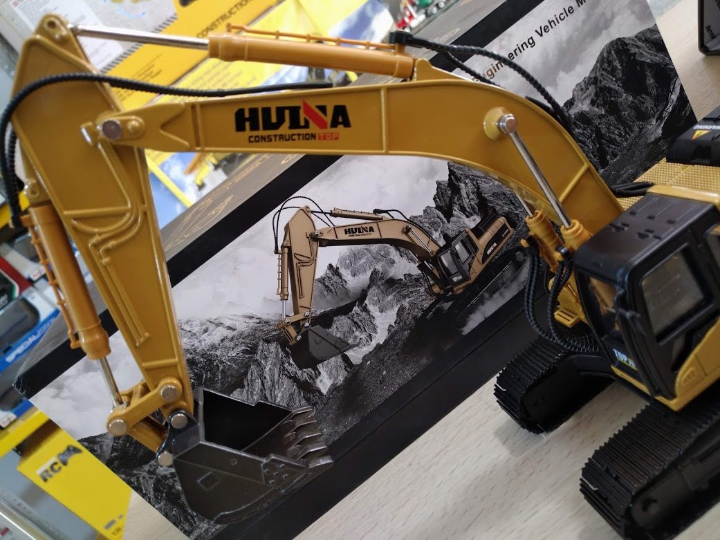 Excavadora Huina 1910-2 Escala 1:40 - KATZER