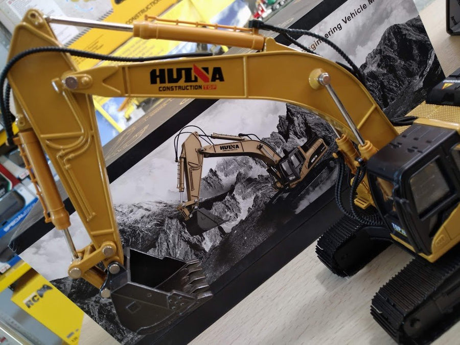 Excavadora Huina 1910-2 Escala 1:40 - KATZER