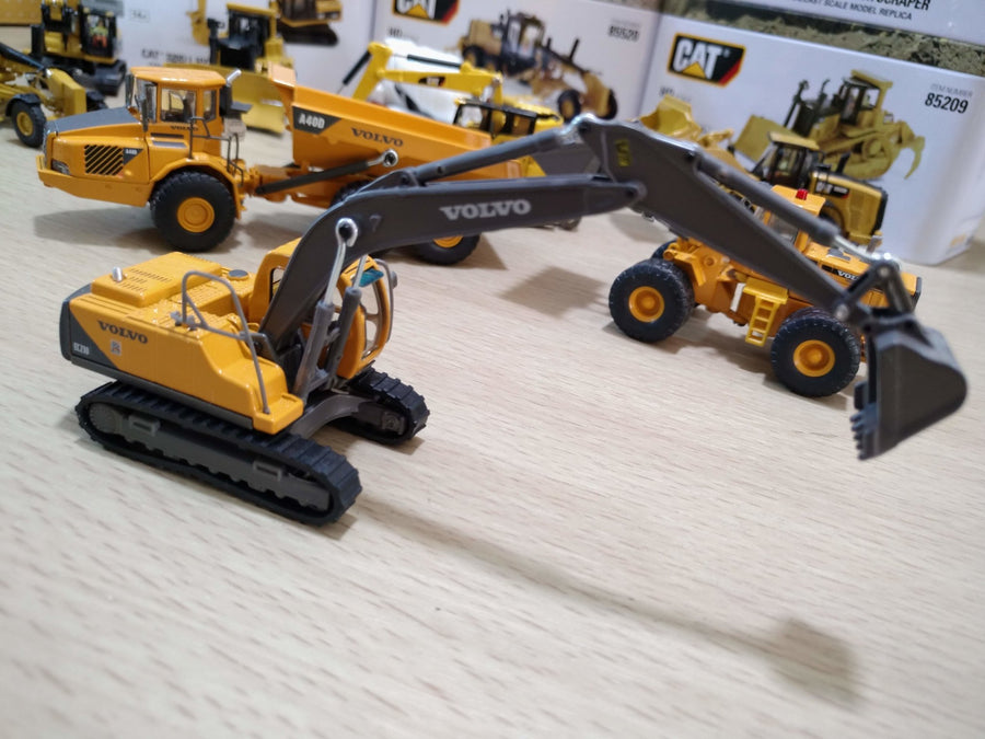 Excavadora Volvo EC210 Escala 1:87 (Modelo Descontinuado) - KATZER