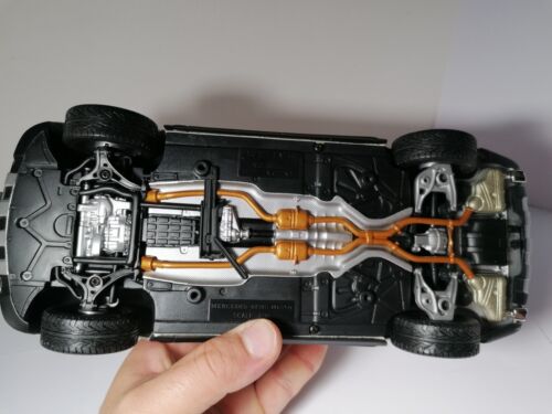 Mercedes - Benz ML350 Escala 1:18 (Welly) - KATZER