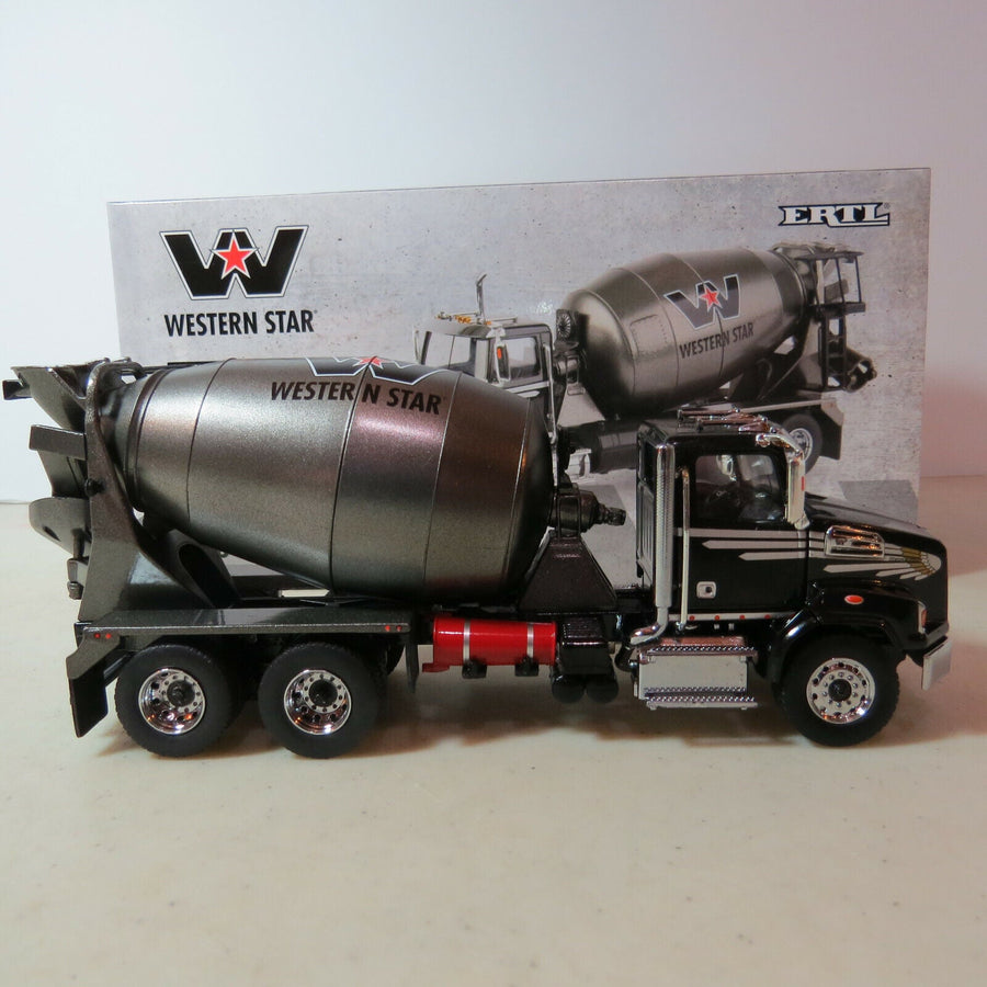 Mezcladora Western Star 4700 SB Escala 1:50 (Modelo Descontinuado) - KATZER