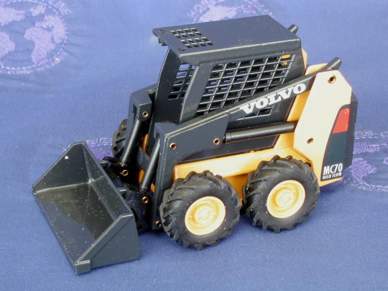 Mincargador Volvo MC70 Escala 1:32 (Modelo Descontinuado) - KATZER