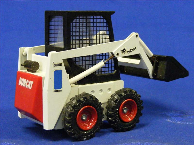 Minicargador Bob M700 Escala 1:24 (Modelo Descontinuado) - KATZER