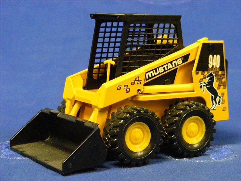 Minicargador Mustang 940 Escala 1:25 (Modelo Descontinuado) - KATZER