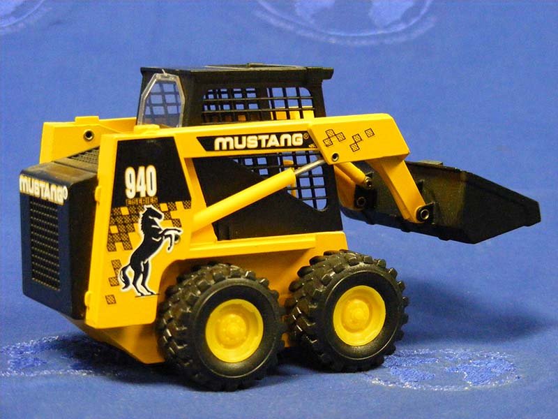 Minicargador Mustang 940 Escala 1:25 (Modelo Descontinuado) - KATZER