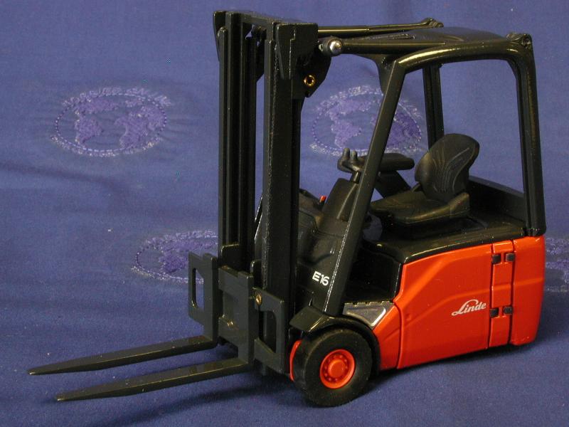 Montacarga Linde E16/X38 Escala 1:25 (Modelo Descontinuado) - KATZER