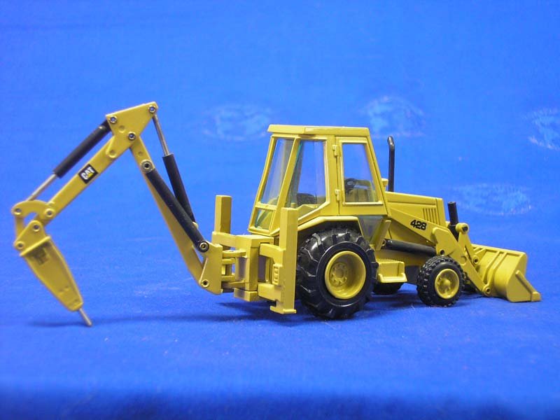 Retroexcavadora 428 Escala 1:50 (Modelo Descontinuado) - KATZER