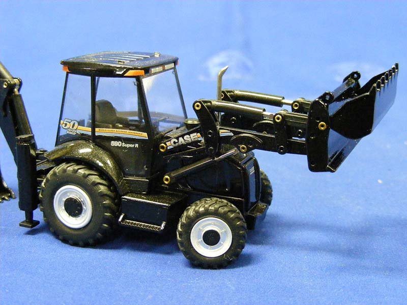 Retroexcavadora Case 590 Super R Escala 1:50 (Modelo Descontinuado) - KATZER