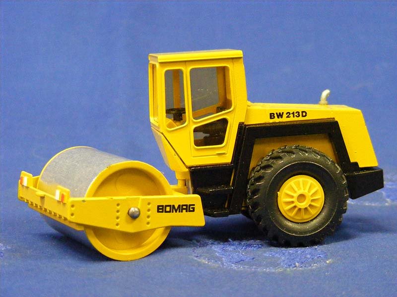 Rodillo Compactador Bomag BW213D Escala 1:50 (Modelo Descontinuado) - KATZER