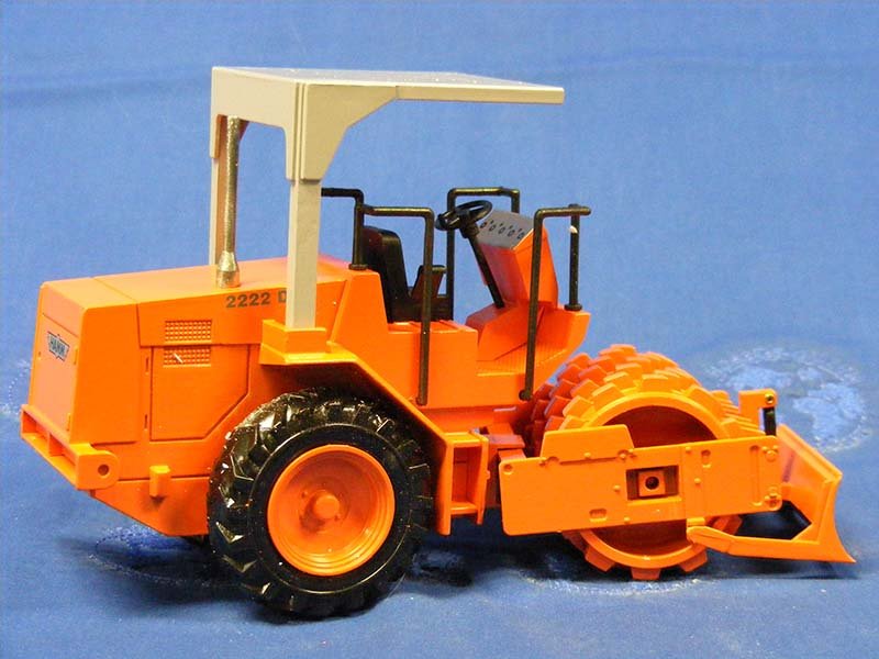 Rodillo Compactador Hamm 2222DS Escala 1:25 (Modelo Descontinuado) - KATZER