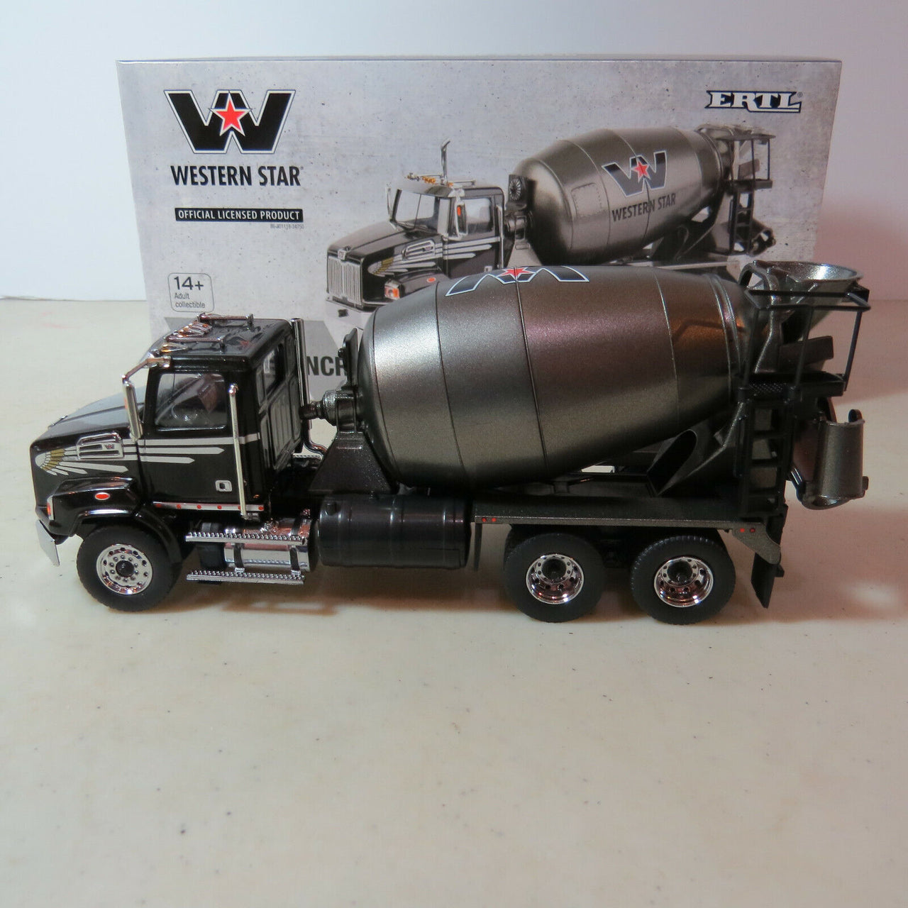 Mezcladora Western Star 4700 SB Escala 1:50 (Modelo Descontinuado)