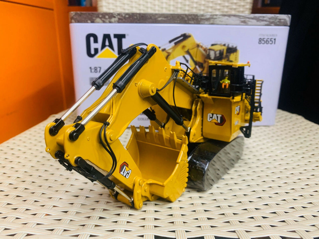 Excavadora Hidráulica  6060 Escala 1:87