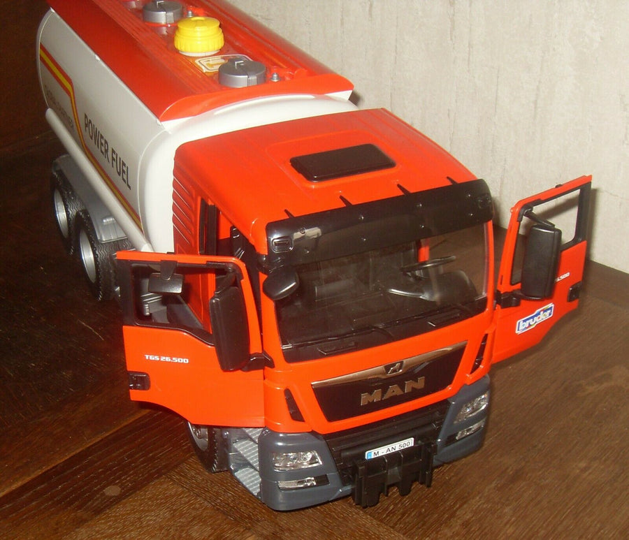 Camión Cisterna Man TGS Escala 1:16