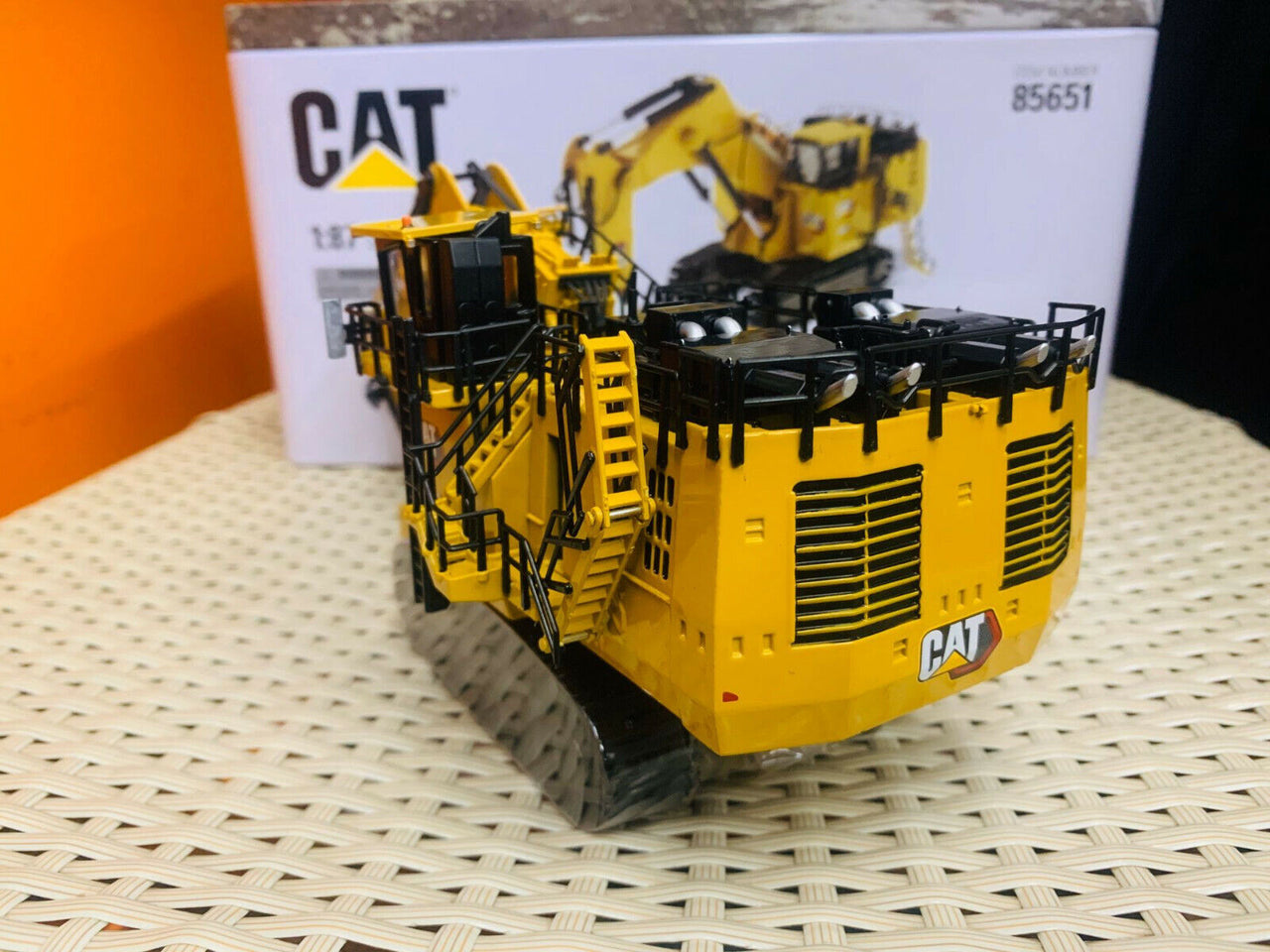 Excavadora Hidráulica  6060 Escala 1:87