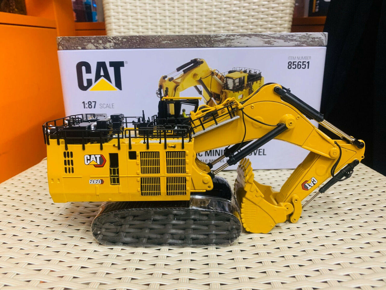 Excavadora Hidráulica  6060 Escala 1:87