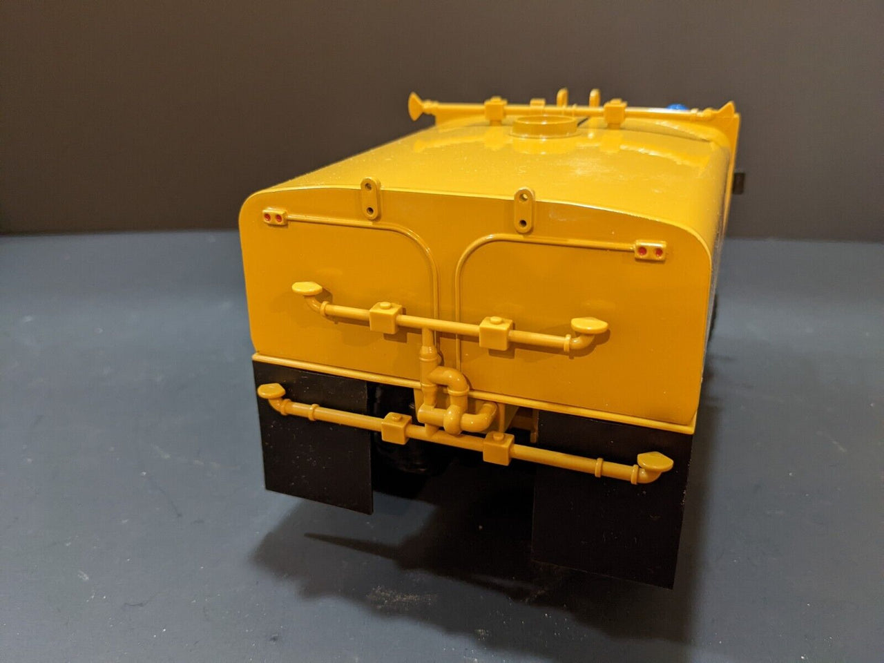 Camión Cisterna 777D Escala 1:50 (Modelo Descontinuado)