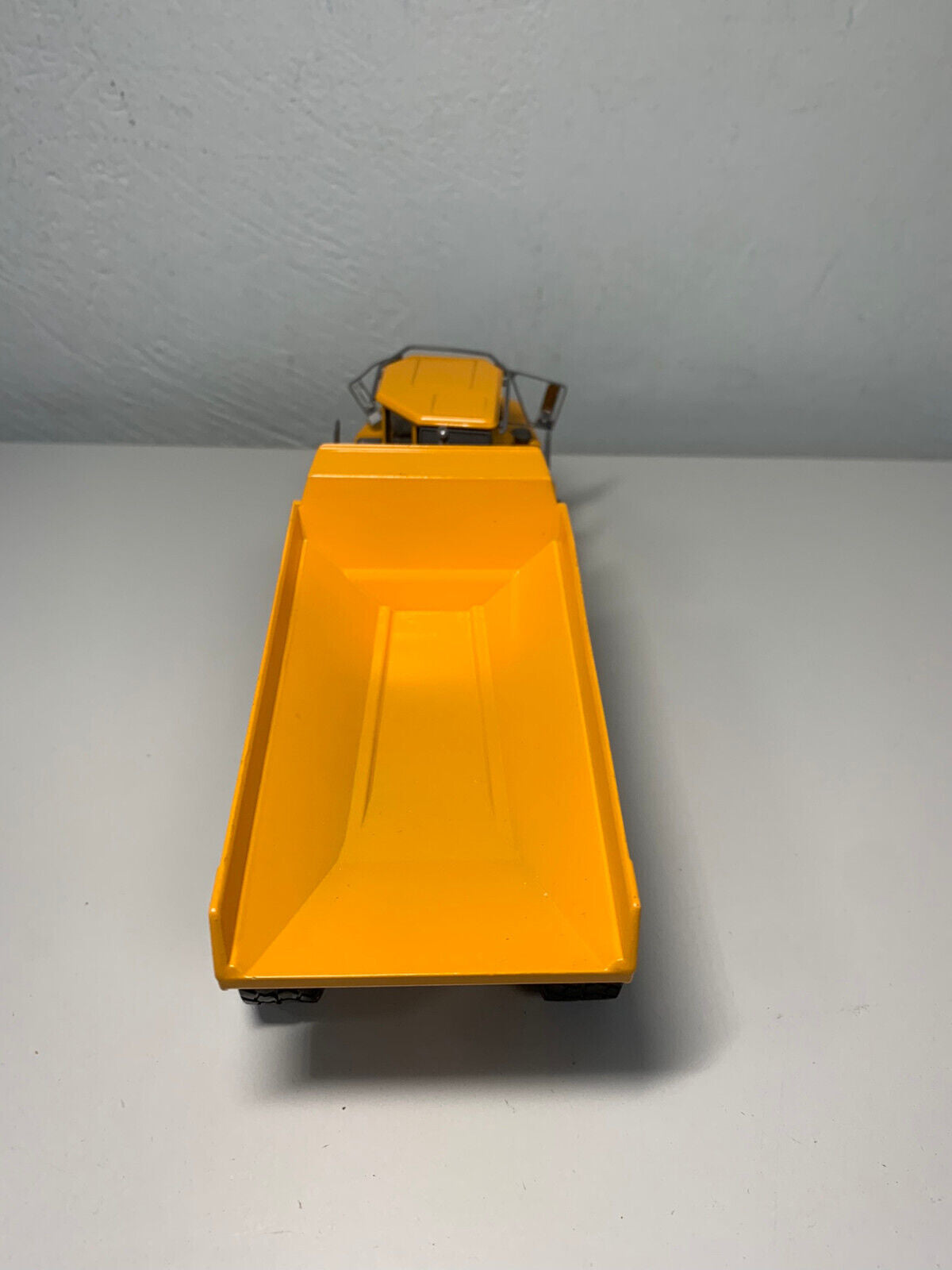 Camión Articulado Volvo A40D Escala 1:50 (Modelo Descontinuado)