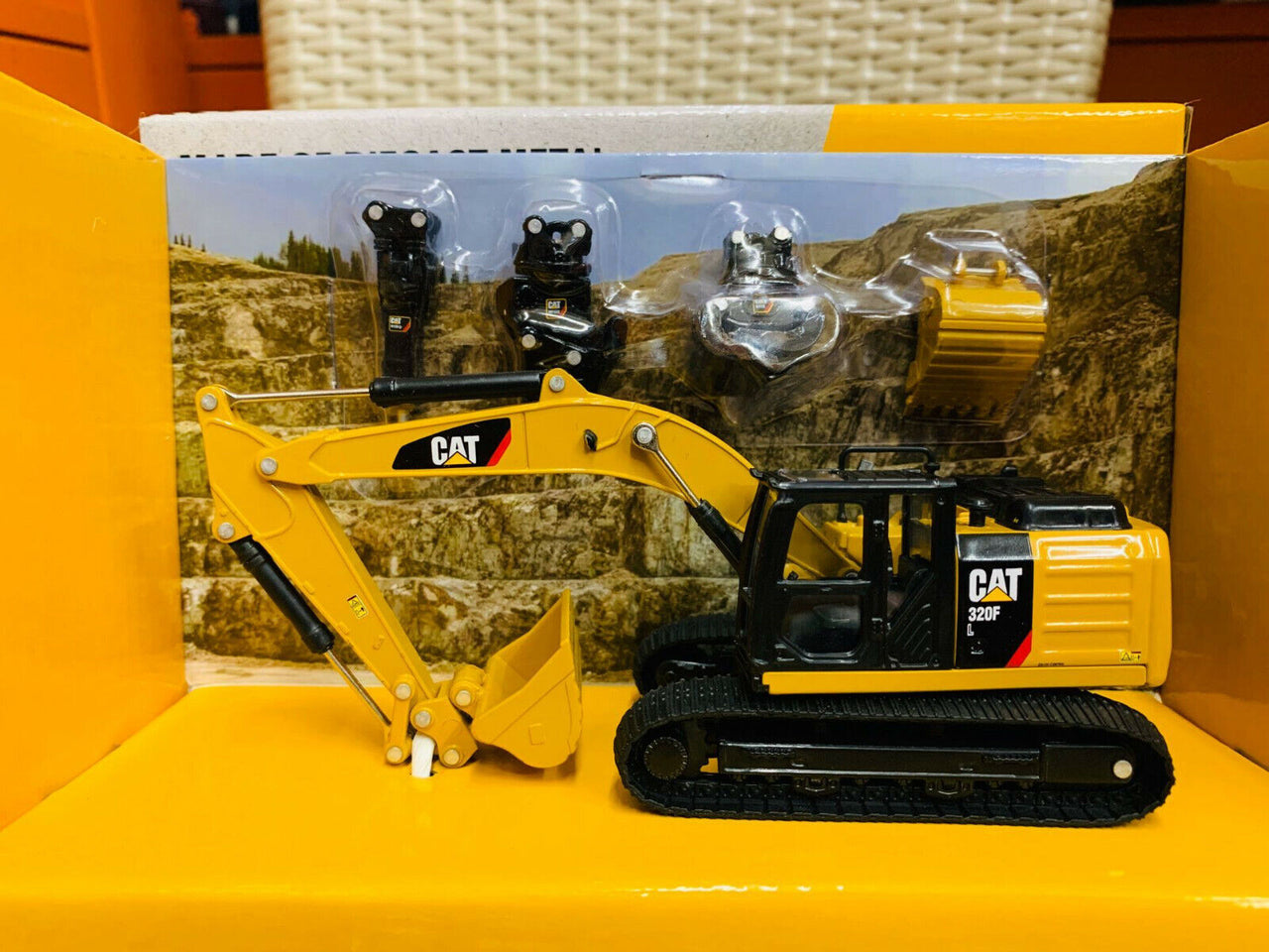 Excavadora Hidráulica 320F + 5 Herramientas De Trabajo Escala 1:64