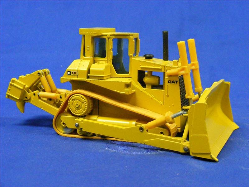 Tractor De Orugas D8L Escala 1:50 (Modelo Descontinuado) - KATZER