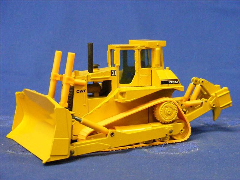 Tractor De Orugas D9N Escala 1:50 (Modelo Descontinuado) - KATZER