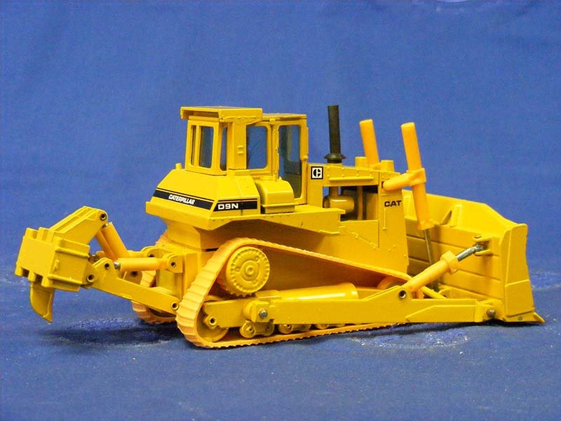 Tractor De Orugas D9N Escala 1:50 (Modelo Descontinuado) - KATZER