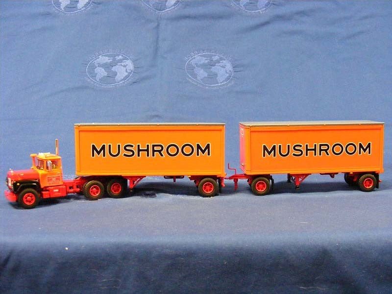 Tráiler R - Model 28' Mushroom Escala 1:64 (Modelo Descontinuado) - KATZER