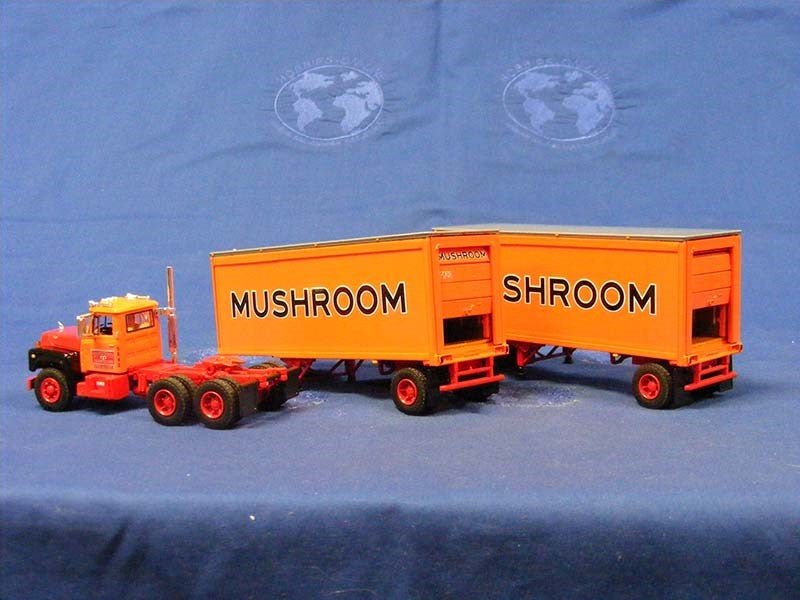 Tráiler R - Model 28' Mushroom Escala 1:64 (Modelo Descontinuado) - KATZER