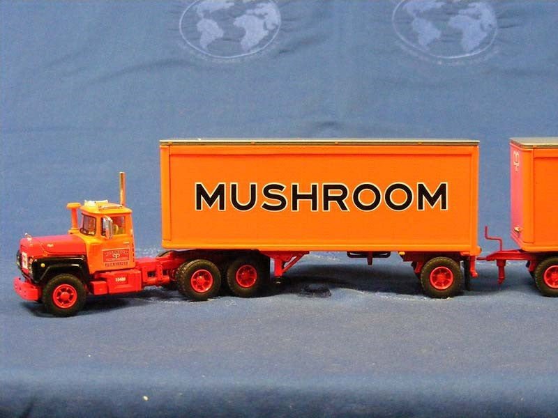Tráiler R - Model 28' Mushroom Escala 1:64 (Modelo Descontinuado) - KATZER