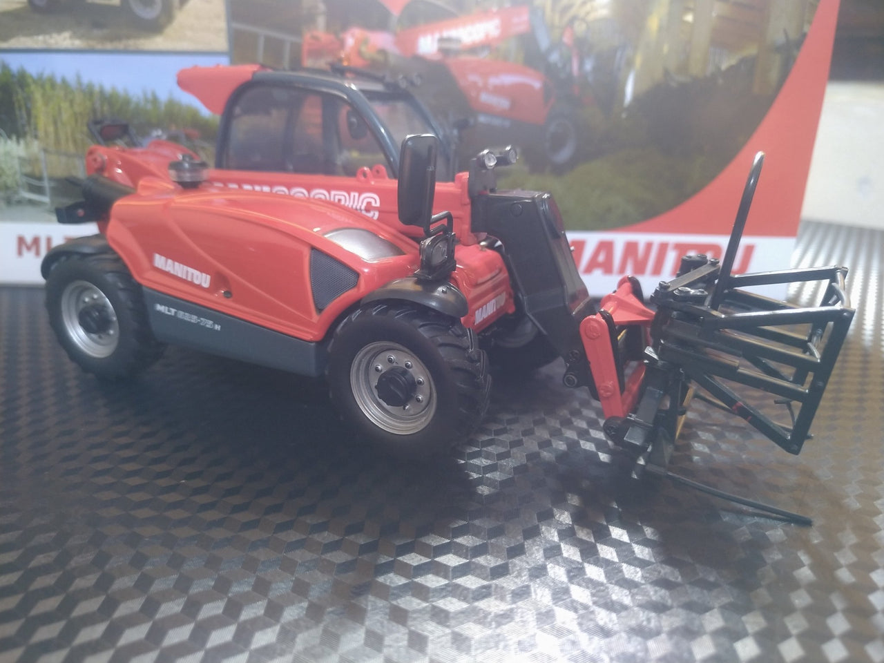 UH2925 Carretilla Telescópica Manitou MLT 625-75H Escala 1:32 - KATZER