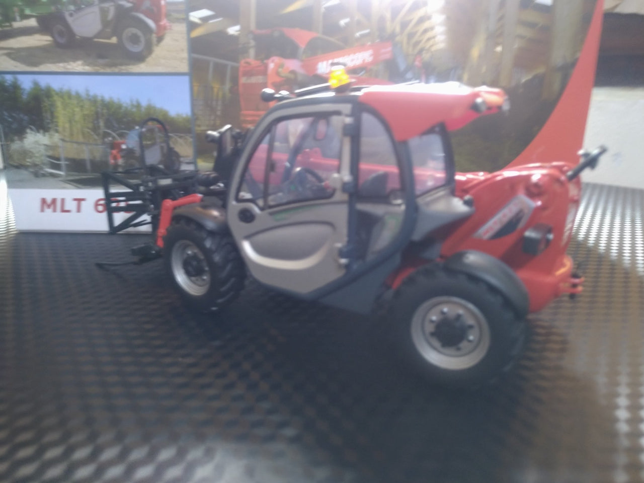 UH2925 Carretilla Telescópica Manitou MLT 625-75H Escala 1:32 - KATZER