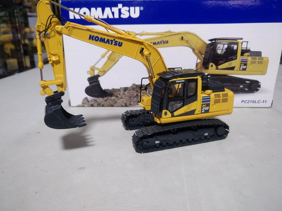 UH8122 Excavadora Komatsu PC210LC-11 Escala 1:50 - KATZER