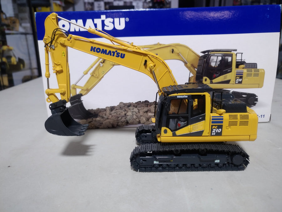 UH8122 Excavadora Komatsu PC210LC-11 Escala 1:50 - KATZER
