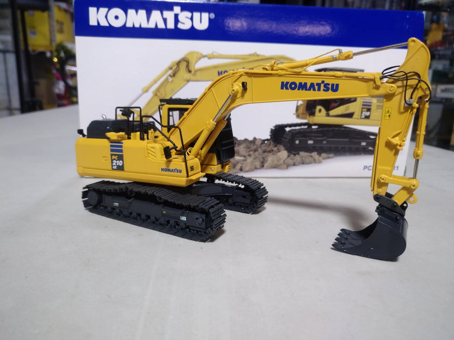 UH8122 Excavadora Komatsu PC210LC-11 Escala 1:50 - KATZER