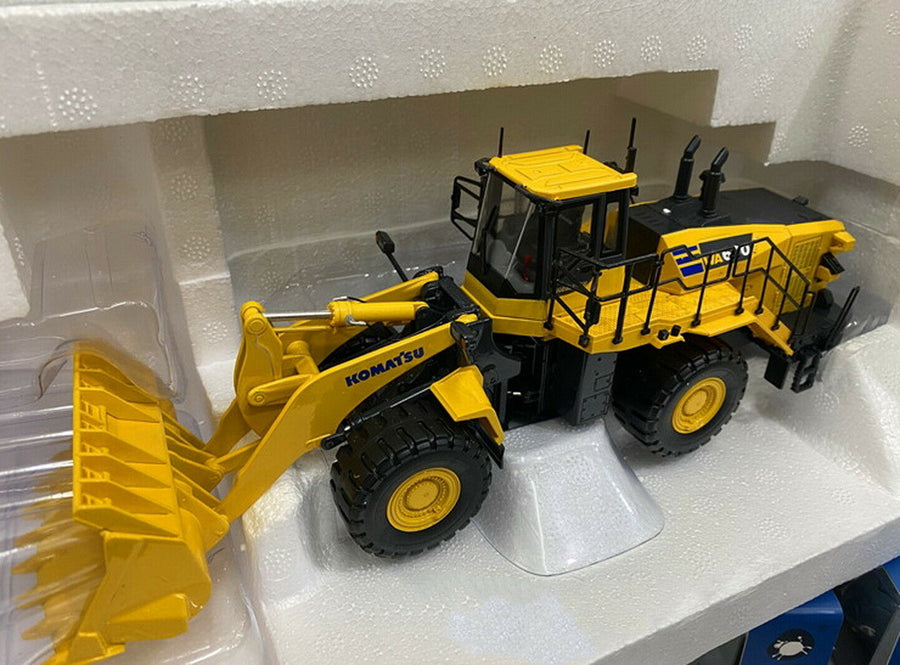 UH8127 Cargador De Ruedas Komatsu WA600-8 Escala 1:50 - KATZER