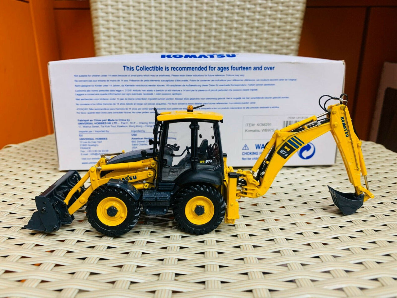 UH8139 Retroexcavadora Komatsu WB97S-8 Escala 1:50 - KATZER